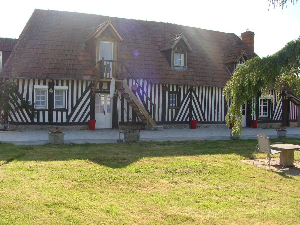 Goustranville Le Vieux Castel Bed & Breakfast エクステリア 写真
