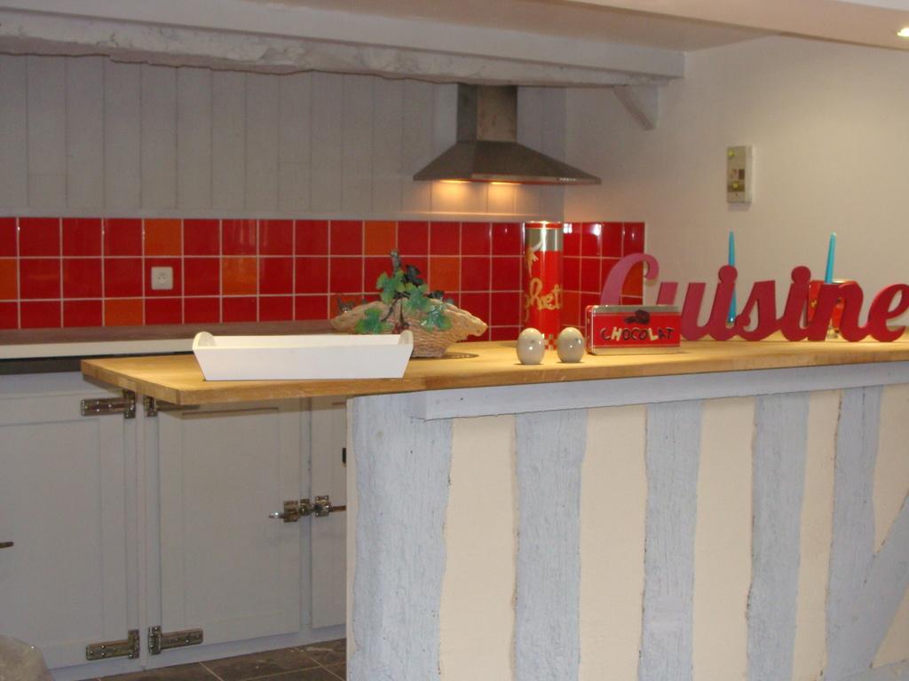 Goustranville Le Vieux Castel Bed & Breakfast エクステリア 写真