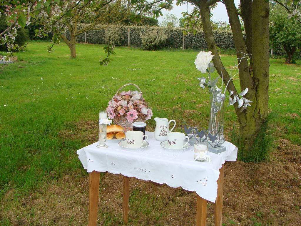 Goustranville Le Vieux Castel Bed & Breakfast エクステリア 写真