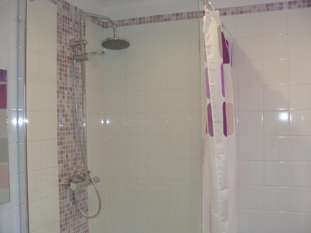 Goustranville Le Vieux Castel Bed & Breakfast エクステリア 写真